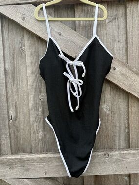 Sanctuary Black & White Ribbed One Piece Swimsuit Medium NWOT